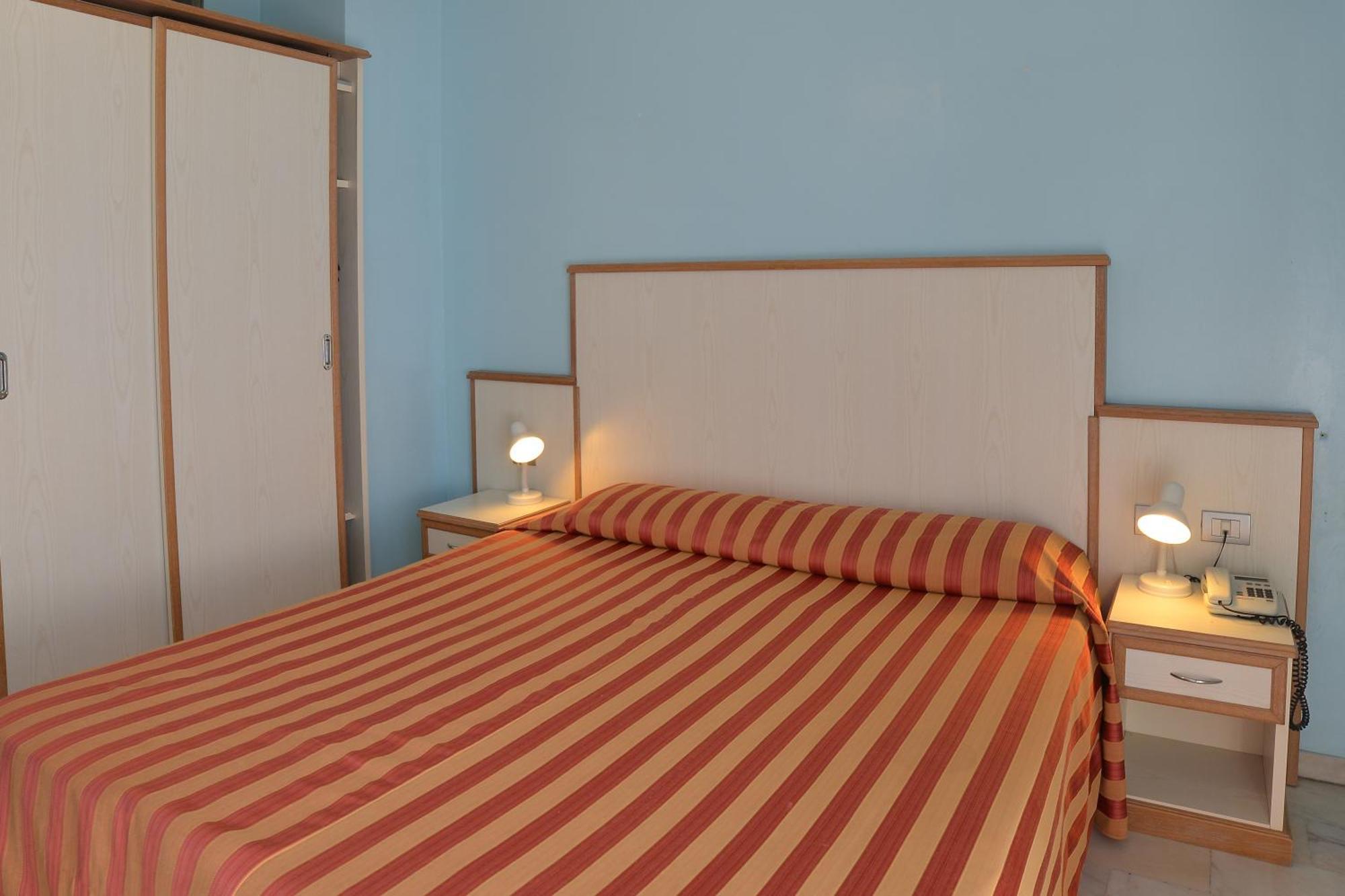 Hotel Rosalia Bordighera Buitenkant foto