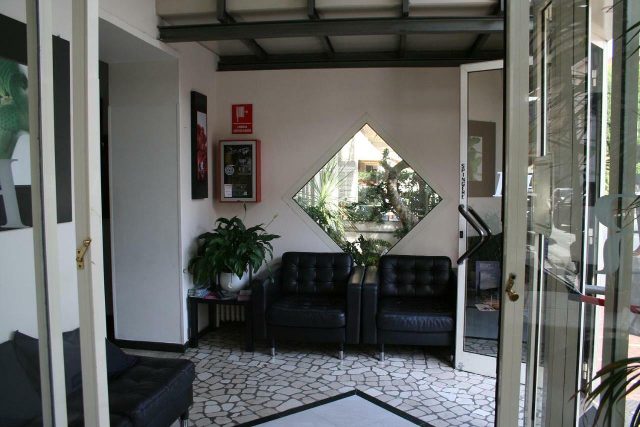 Hotel Rosalia Bordighera Buitenkant foto