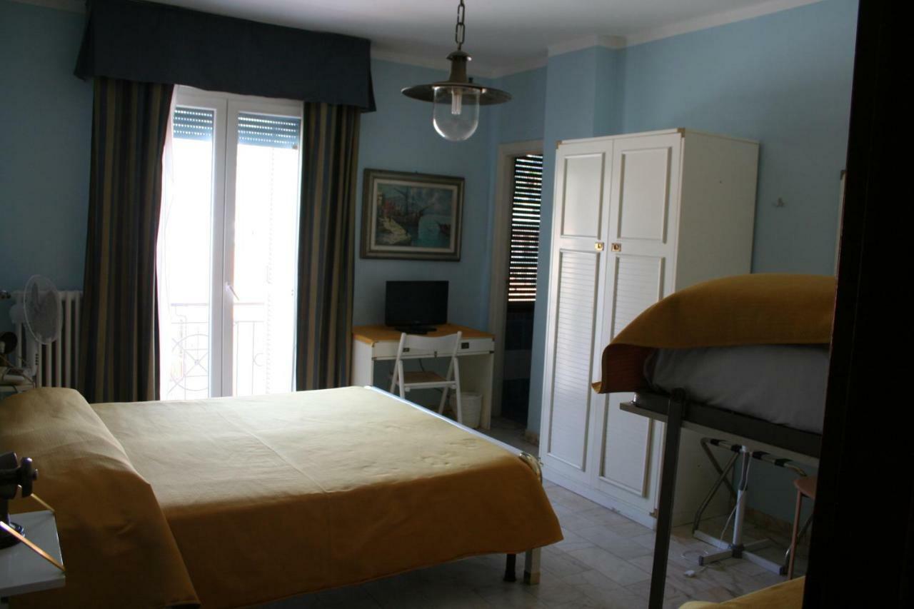 Hotel Rosalia Bordighera Buitenkant foto