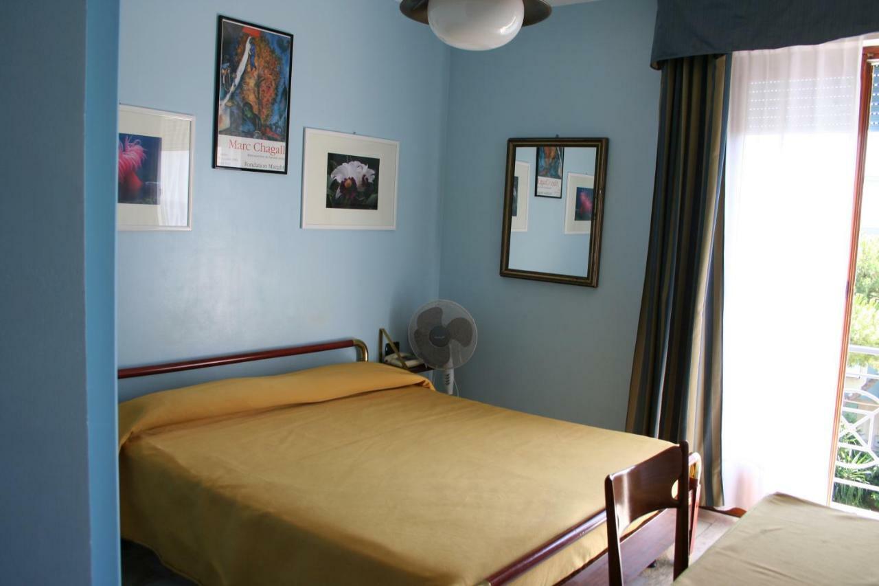 Hotel Rosalia Bordighera Buitenkant foto