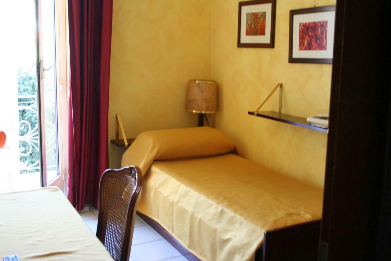Hotel Rosalia Bordighera Buitenkant foto