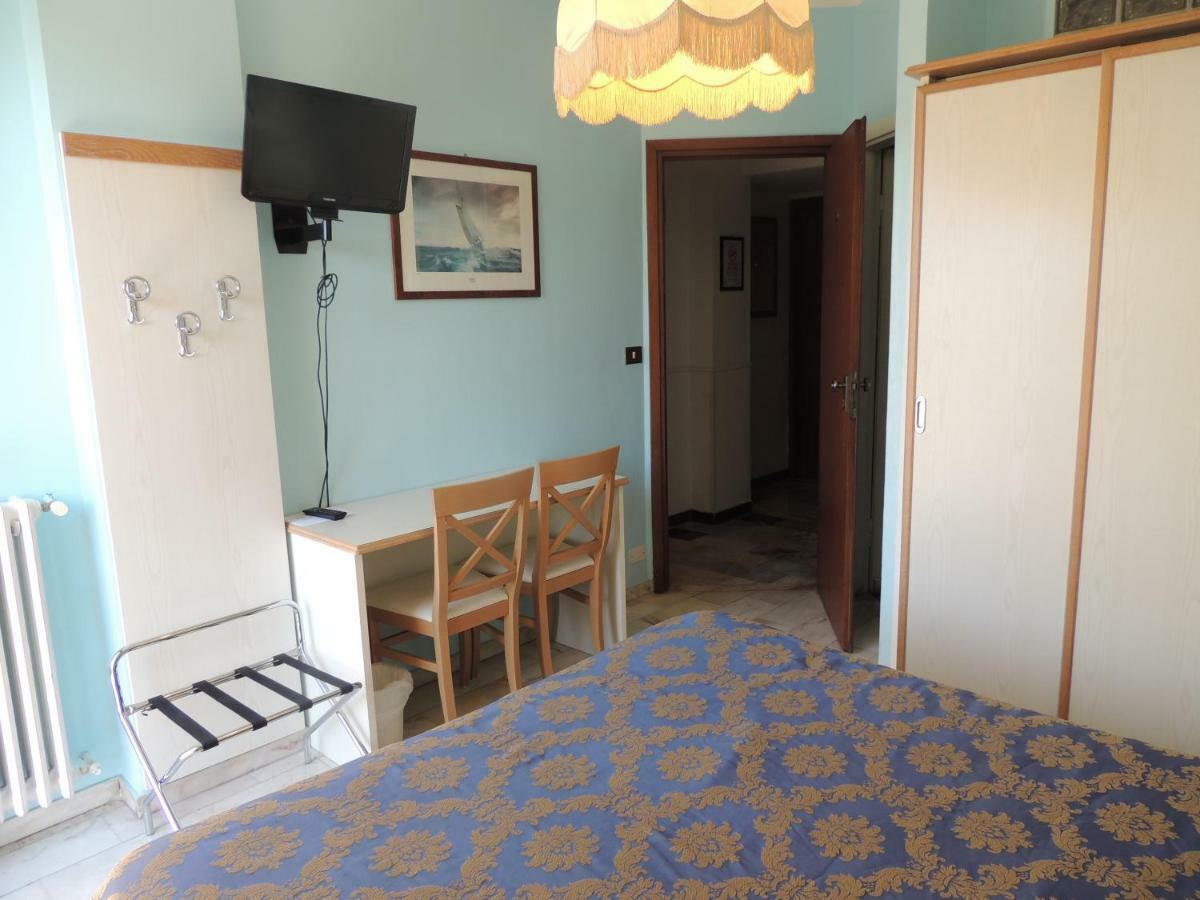 Hotel Rosalia Bordighera Buitenkant foto