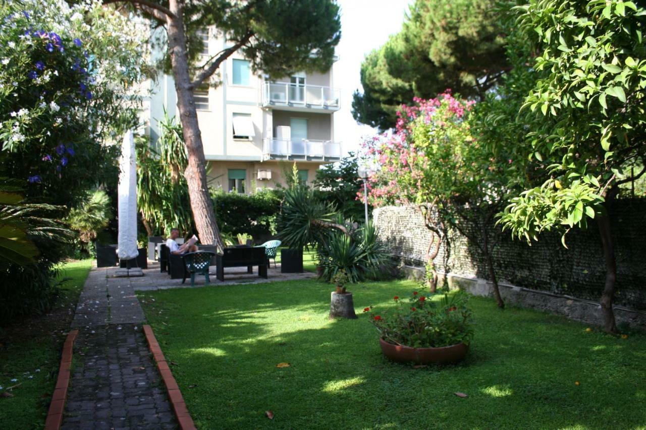 Hotel Rosalia Bordighera Buitenkant foto
